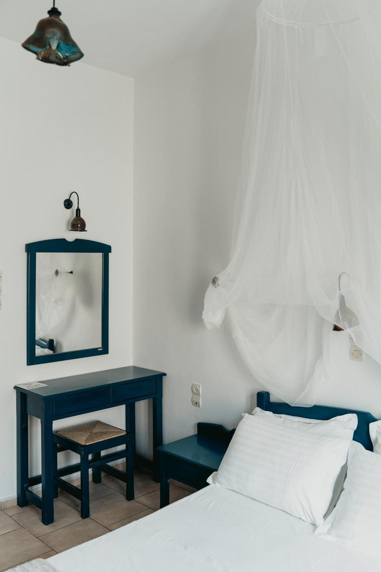Bofor Studios & Rooms Livadakia 객실 사진