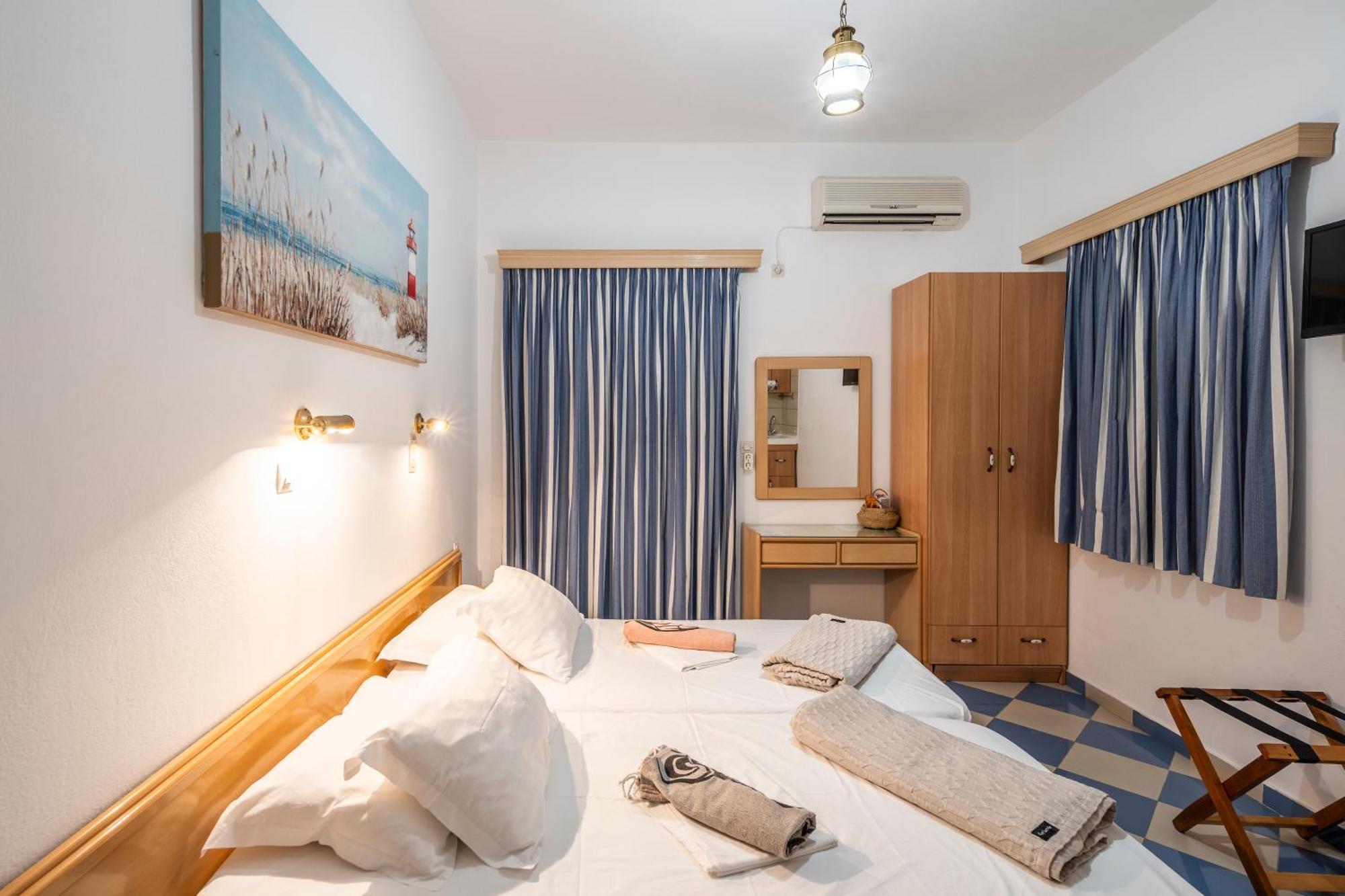 Bofor Studios & Rooms Livadakia 객실 사진