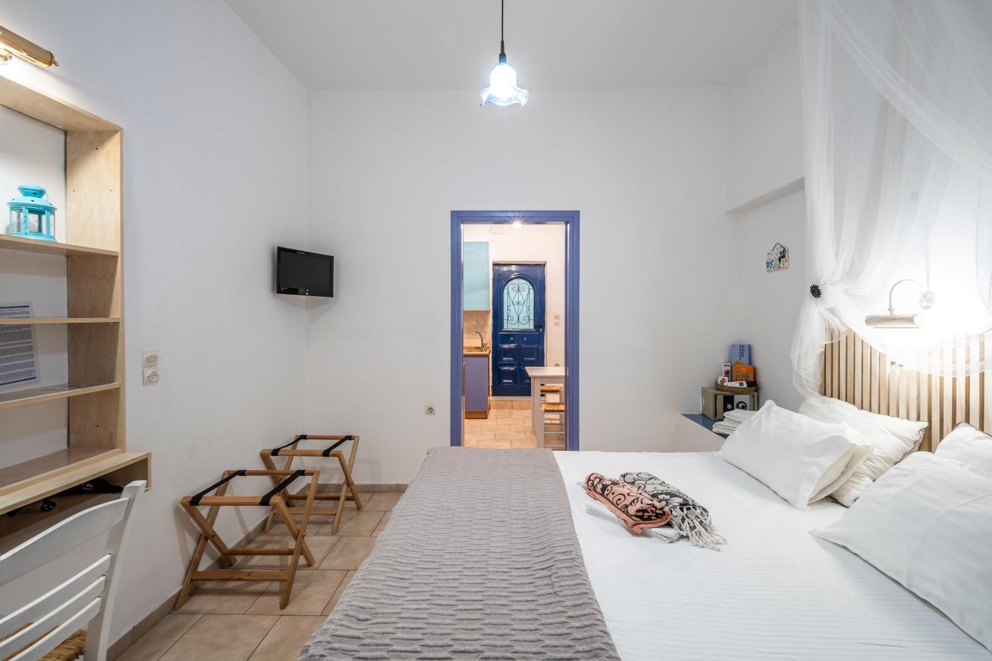 Bofor Studios & Rooms Livadakia 객실 사진
