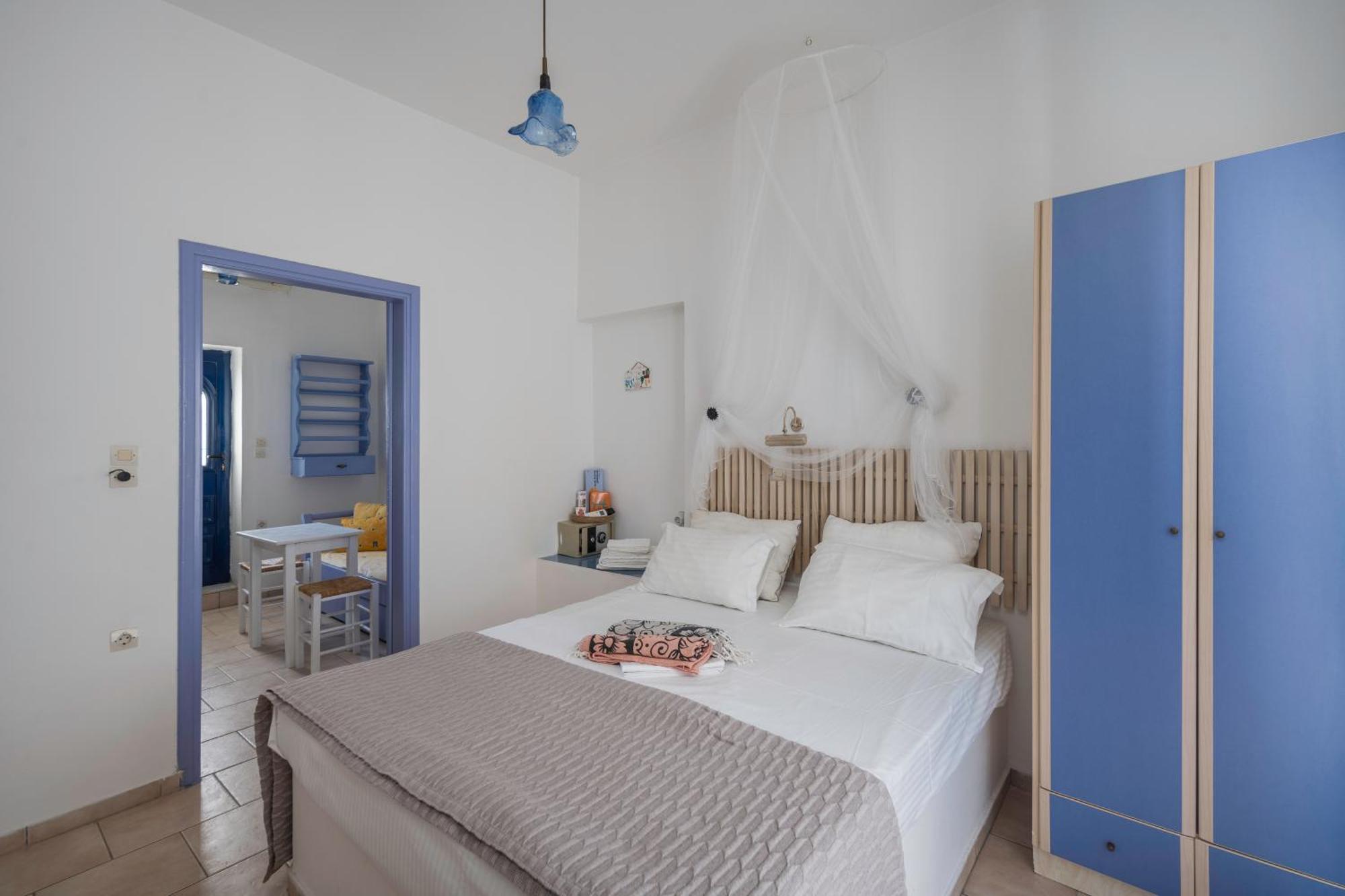 Bofor Studios & Rooms Livadakia 객실 사진